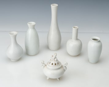 Collector's Lot of Dehua Blanc de Chine Pottery, 6 Pieces