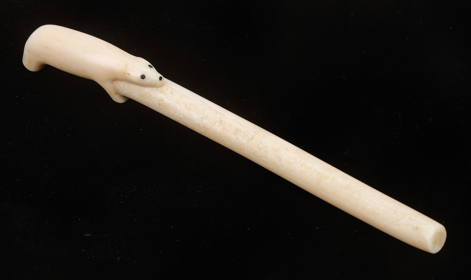 Inuit Carved Tusk And Baleen Polar Bear Staff / Cane Handle: Inuit Carved Tusk And Baleen Polar Bear Staff / Cane Handle. Size: 12'' x 1.5'' x 1'' (30 x 4 x 3 cm).