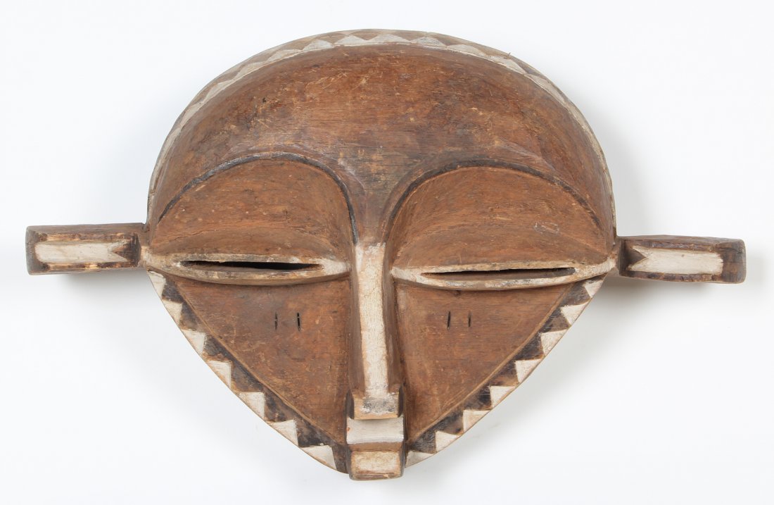 Superb African Pende Mask: African Pende Mask. Kaolin paint. Size: 11" x 18" x 5.5". Provenance: Max Garb, Chicago, Illinois.