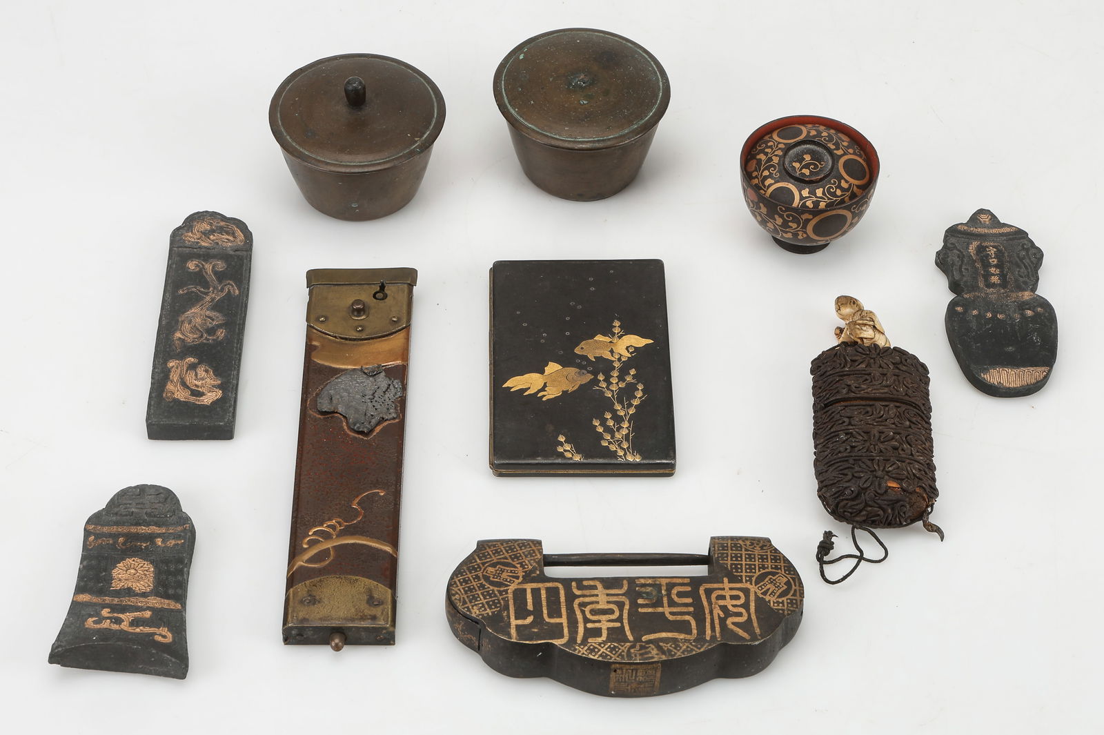 Collector's Lot of Assorted Japanese Objects (1 of 5)