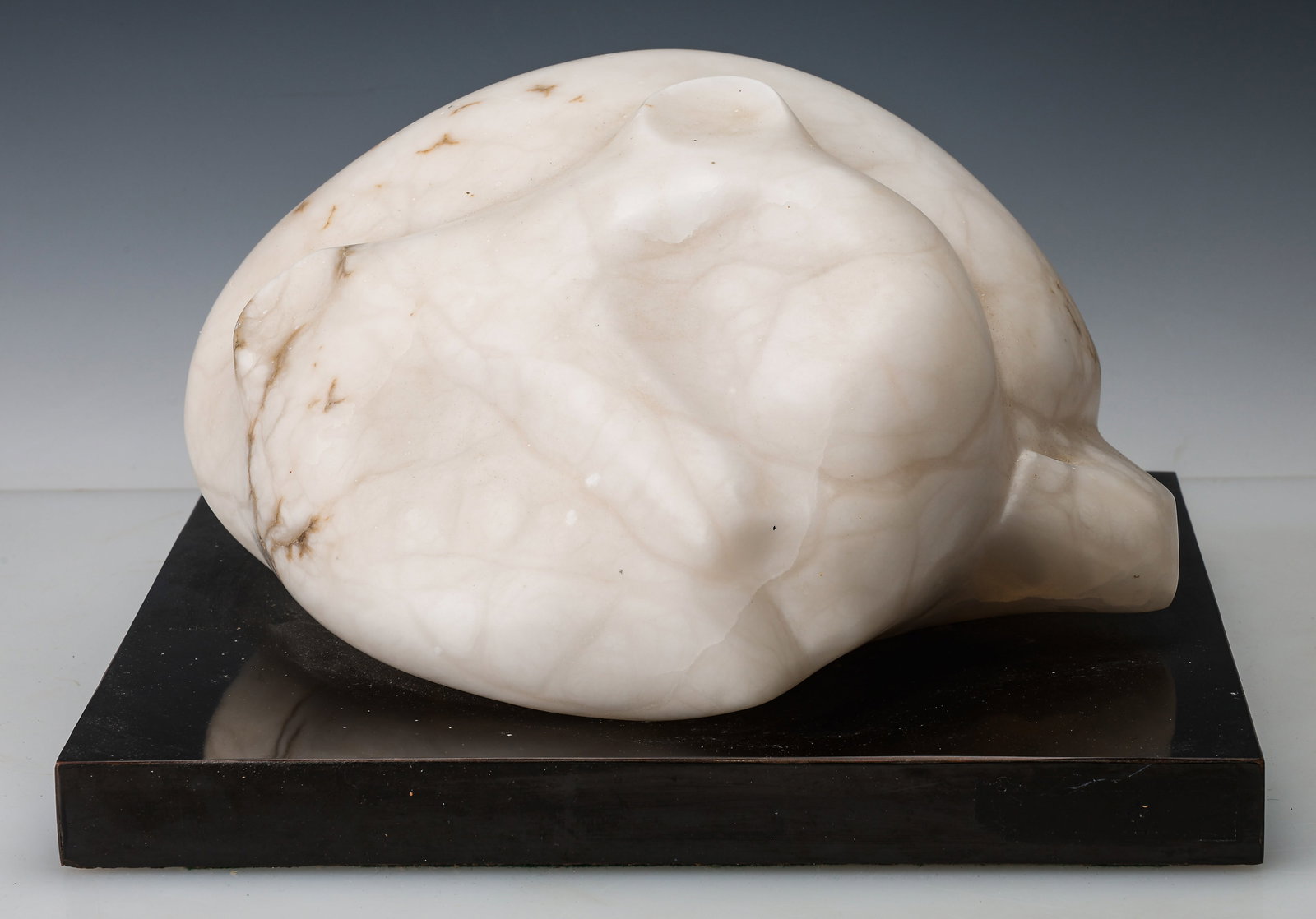 Lissy Dennett (American, 20th C.) Cat Sculpture, L: 14": Lissy Dennett (American, 20th C.) Cat Sculpture, possibly alabaster. On Pedestal. Size: 9'' x 14'' x 14'' (23 x 36 x 36 cm). Weight: 53 lbs.