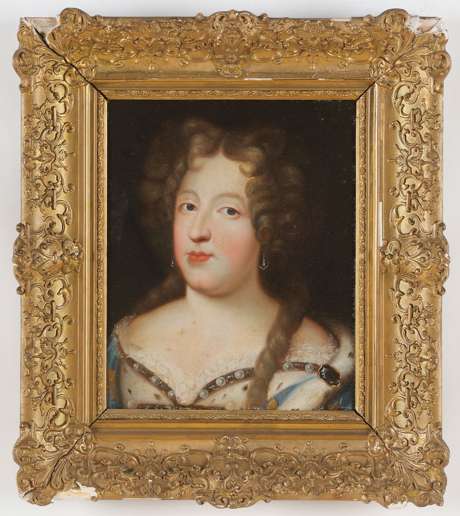 Continental Portrait of a Lady, 17th-18th C. 16" x 13": Continental Portrait of a Lady, 17th-18th C. Oil painting on canvas. Framed. Size: 16'' x 13'', 41 x 33 cm (stretcher); 24'' x 21'', 61 x 53 cm (frame).