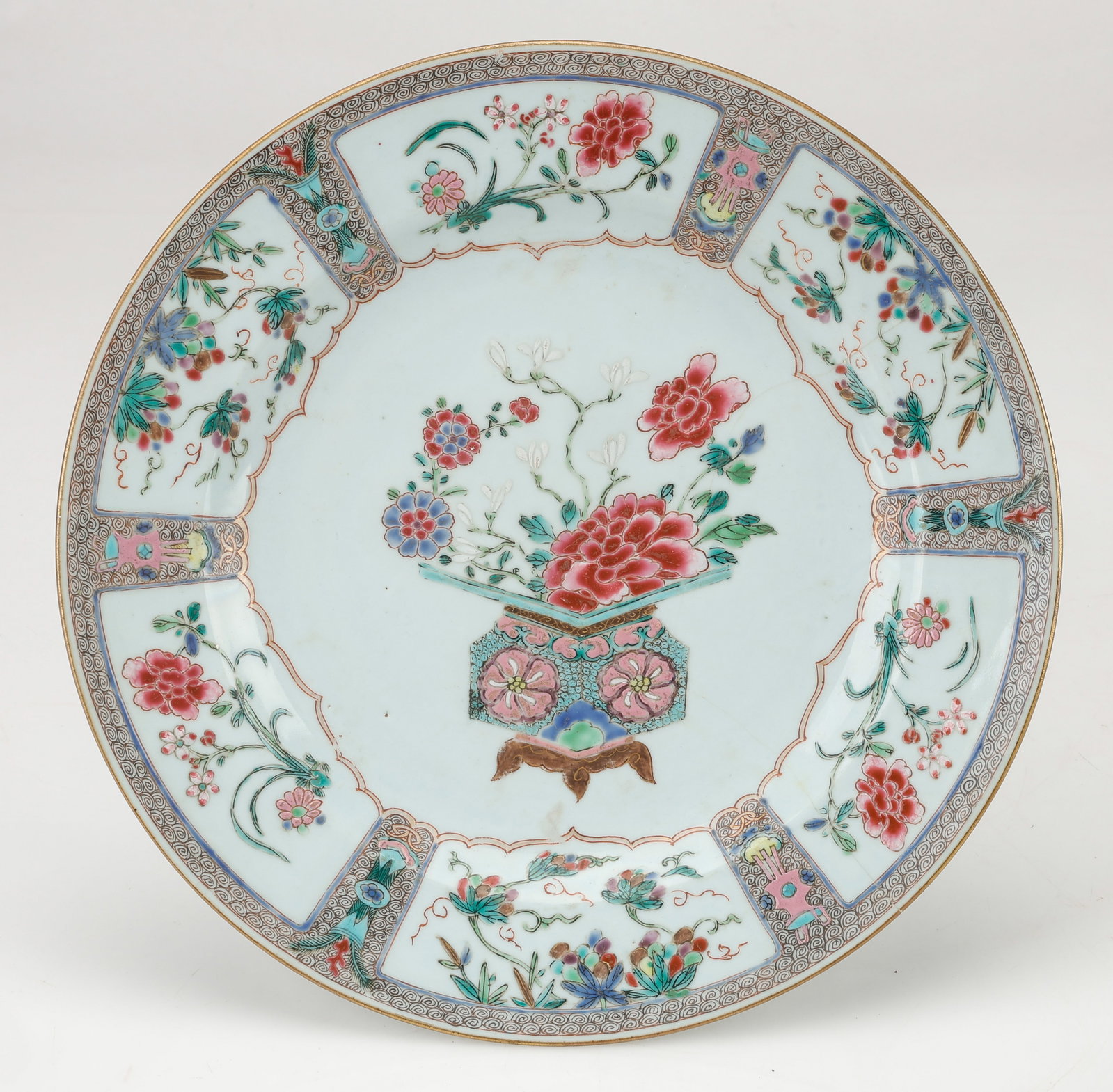 Chinese Porcelain Famille Rose Plate, Yongzheng/ Qianlong, 18th C.: Chinese Porcelain Famille Rose Plate, Yongzheng/ Qianlong, 18th C. Repaired. Size: 1.5'' x 12'' x 12'' (4 x 30 x 30 cm).