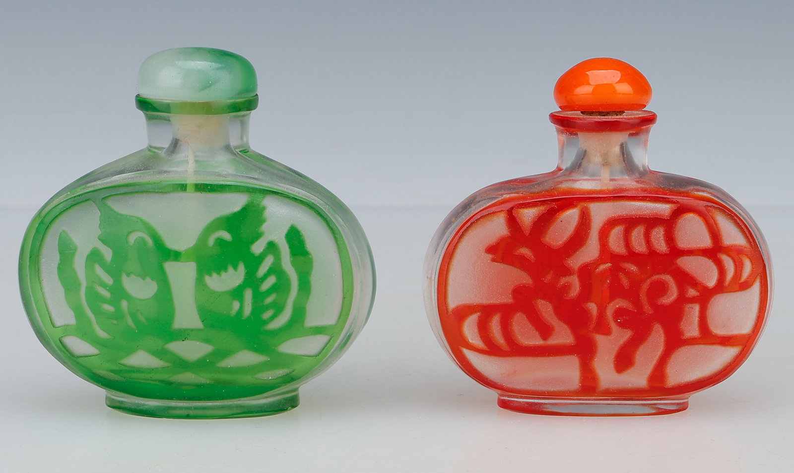 2 Chinese Peking Glass Overlay Snuff Bottles (1 of 4)