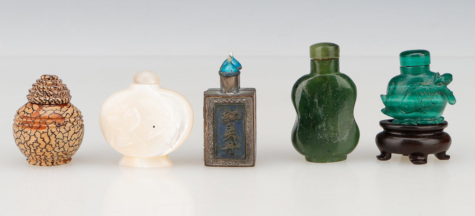5 Assorted Chinese Snuff Bottles (1 of 4)