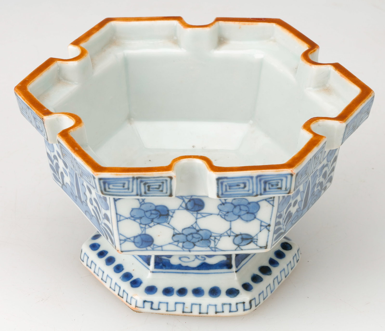 Rare Japanese Blue And White Ko-Imar or Arita Hexagon Pot, C. 17th C.: Japanese Blue And White Notched Hexagon Dish. With box. Size: 3.5'' x 6'' x 5.5'' (9 x 15 x 14 cm) (dish).