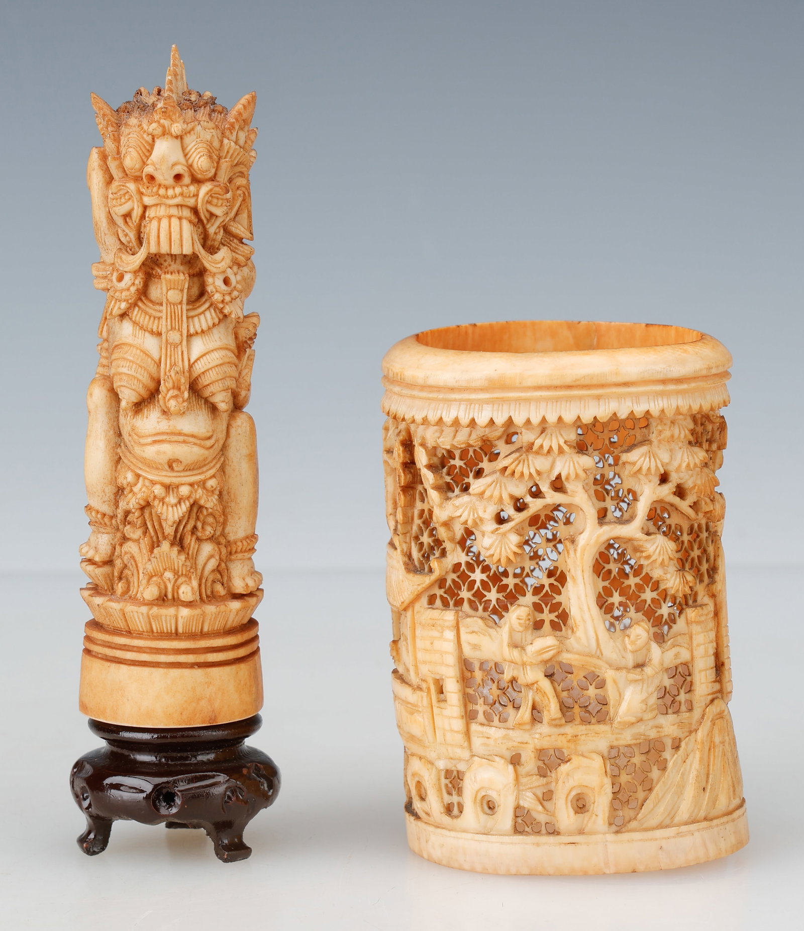 2 Chinese Export Carvings, Late 19th-Early 20th C.: 2 Chinese Export Carvings, Late 19th-Early 20th C. Including a finely carved temple lion on stand, and a openwork brush pot. Size: 1) 4.5'' (11 cm) HOS: 5.5'' (14 cm). 2) 3.5'' x 2'' x 2.5'' (9 x 5 x 