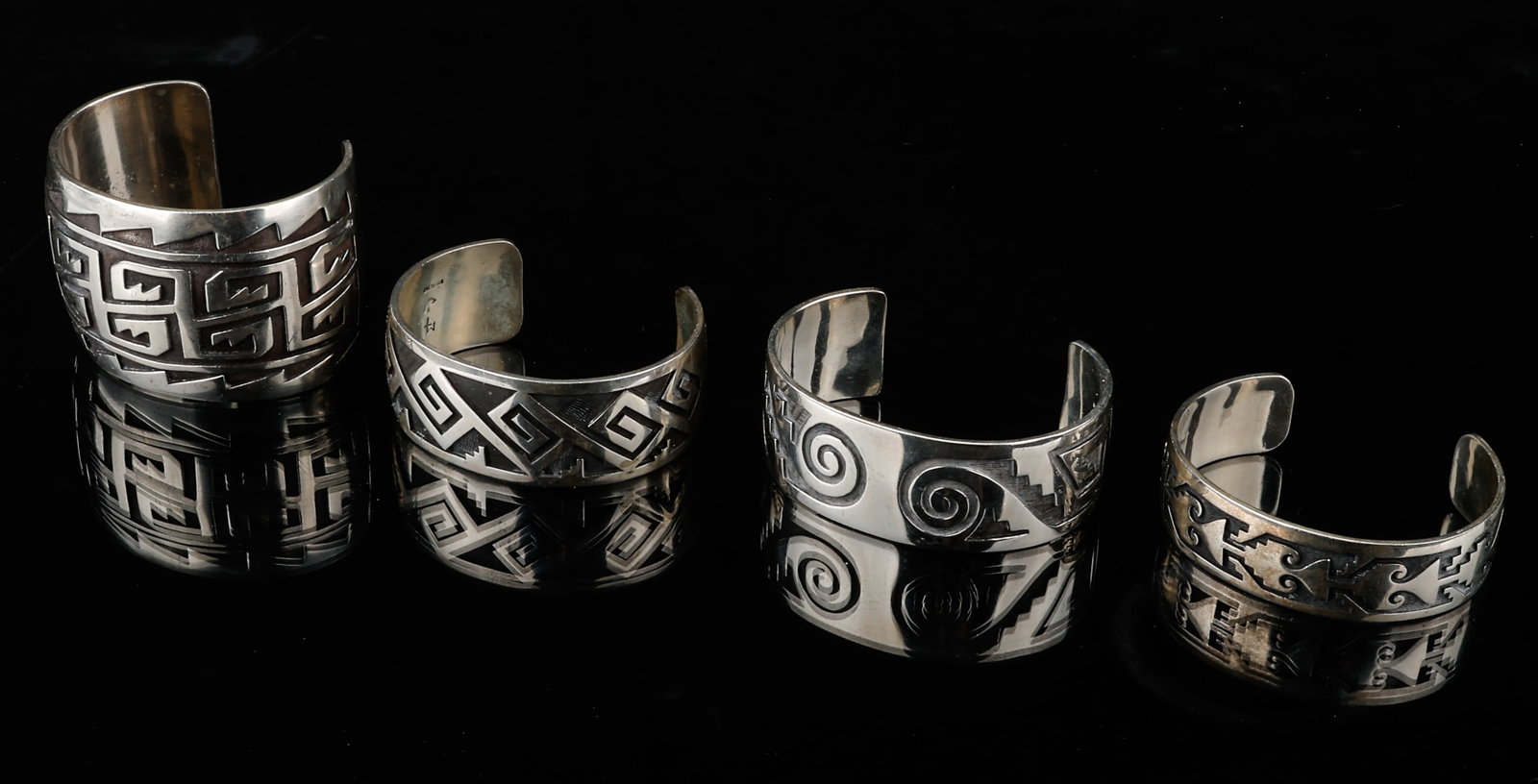 4 Hopi Silver Cuff Bracelets, Weight: 262g (1 of 7)