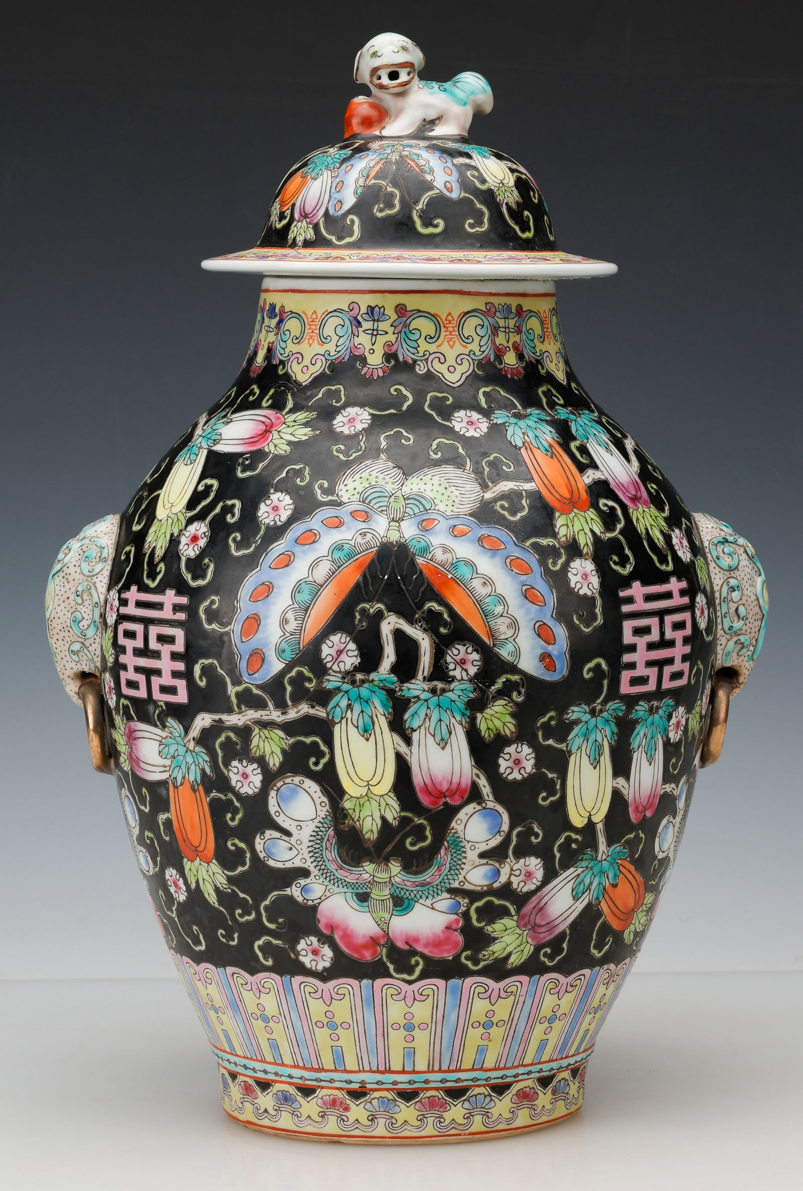 Chinese Famille Noire Revival Porcelain Covered Ginger Jar: Chinese Famille Noire Revival Porcelain Covered Ginger Jar. Size: 16.5'' x 10'' x 8.5'' (42 x 25 x 22 cm).