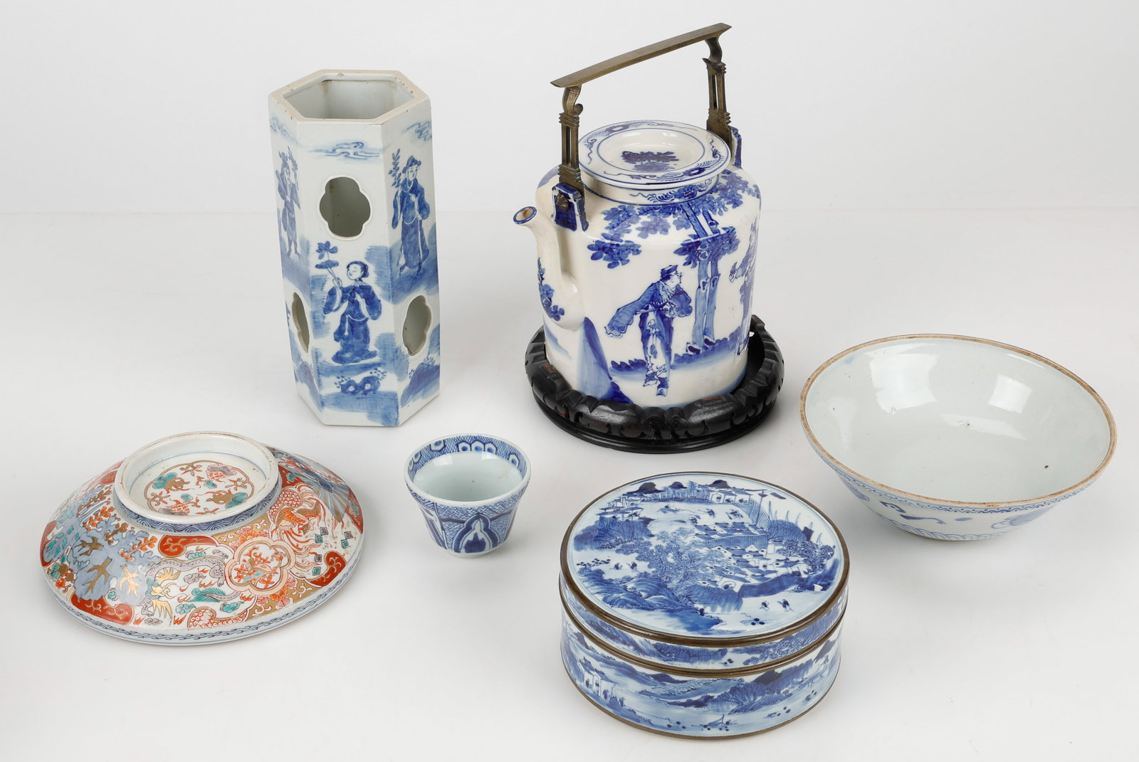 Collector's Lot Of 6 Chinese Blue And White Porcelain Items (1 of 8)