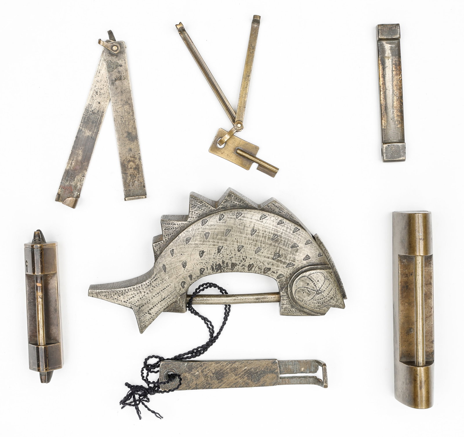 Group of Antique Chinese Brass Locks and Keys: Group of Antique Chinese Brass Locks and Keys. Sizes From: .75'' x 4'' x .5'' (2 x 10 x 1 cm); To: 4.5'' x 7.25'' x 1.25'' (11 x 18 x 3 cm).