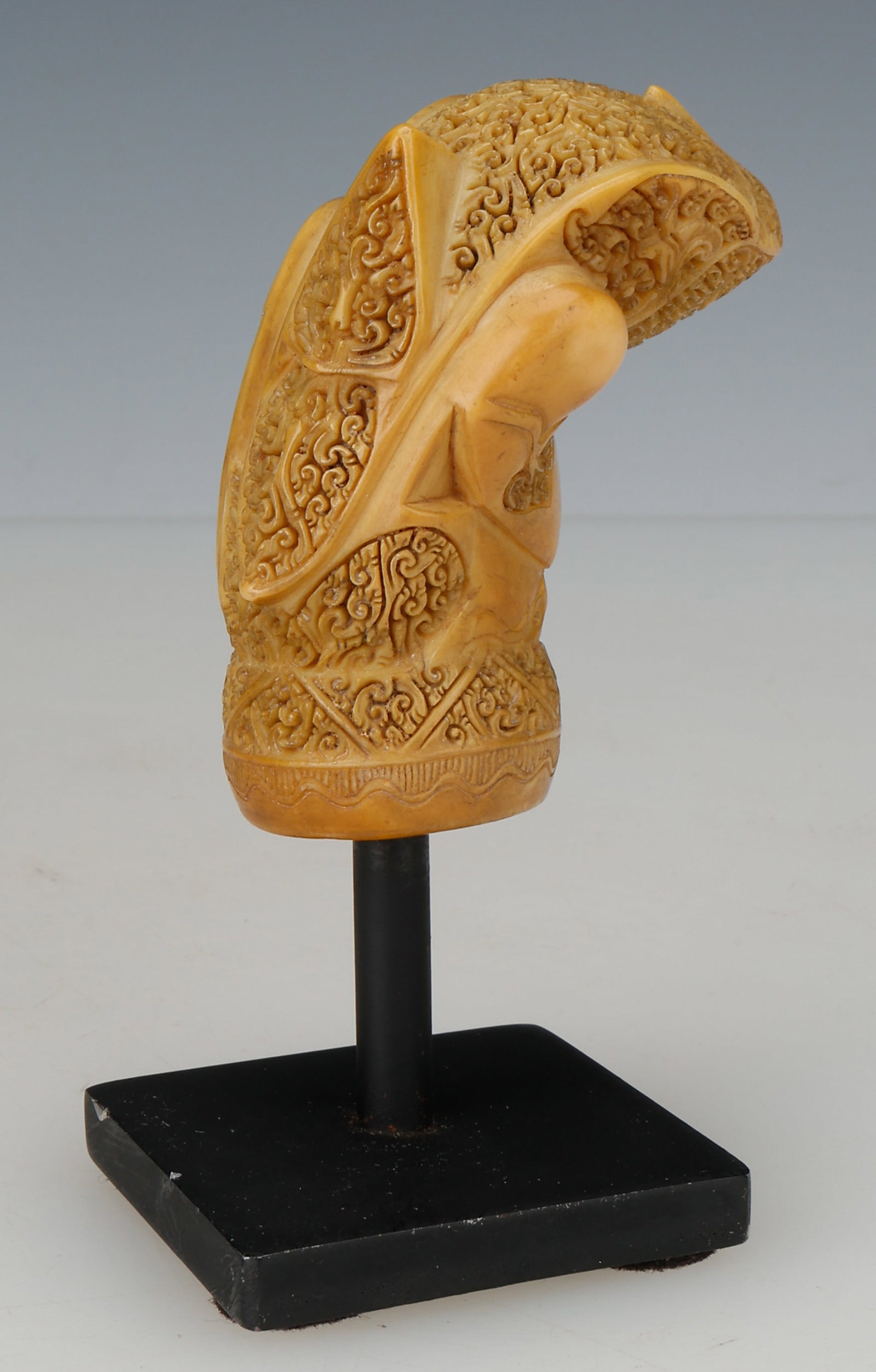 Antique Jawa Demam Kris Handle, Sumatra or Indo-Malay Peninsula, 18th-19th C.: Antique Jawa Demam Kris Handle, Sumatra or Indo-Malay Peninsula, 18th-19th C. Intricately carved handle. Jawa Demam represents a deity that is half bird and half human, most likely a Garuda. Size: 2.5