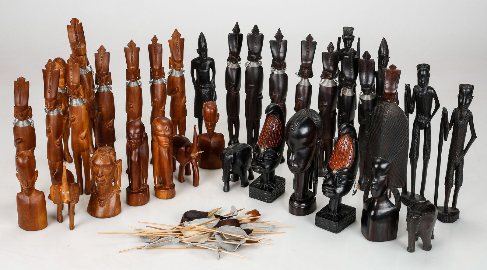 Collector's Lot Of African Chess Set And Other Figures (1 of 6)