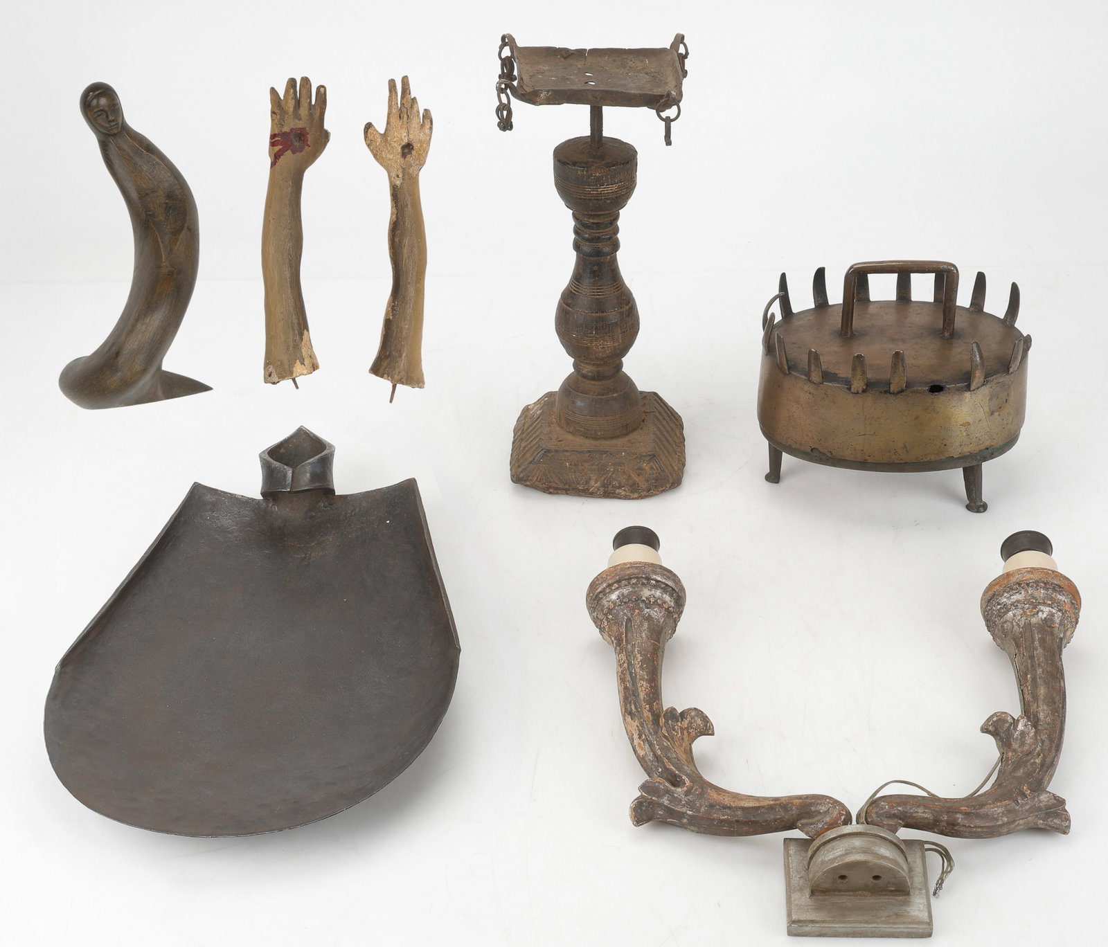 Collector's Lot of 7 Assorted Vintage/Antique Objects: Collector's Lot of 7 Assorted Vintage/Antique Objects. Includes: 1) large, possibly iron, shovel blade with a rounded edge; 2) crown top roaster (also known as a daubiere or braising pot), used to roa