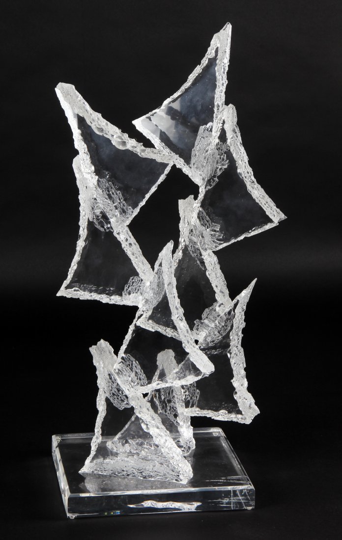 Hivo Van Teal ( Cuban American, 20th C.) Lucite: Hivo Van Teal ( Cuban American, 20th C.) Lucite Sculpture. Size: 30" x 15" x 12"