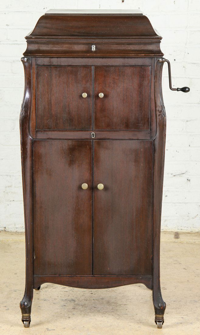 1921 Victor Victrola VV-110 Phonograph: 1921 Victor Victrola VV-110 Phonograph. Mahogany case. Serial # 4709. Good working condition with small collection of records included. Size: 48" x 25" x 23".