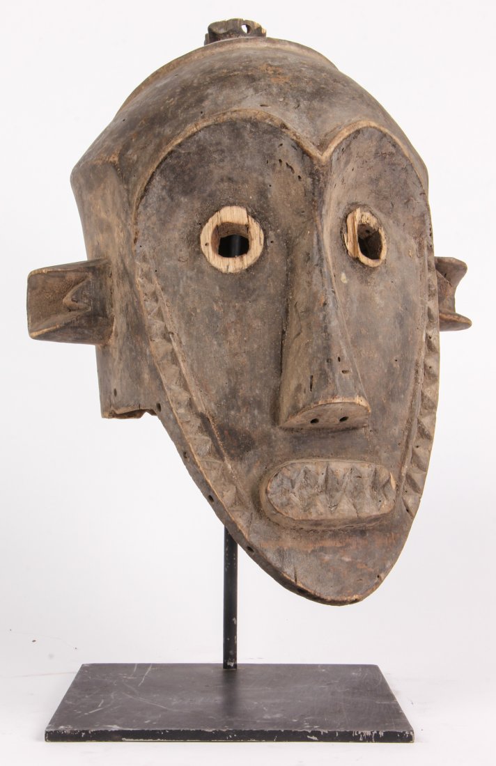 Fine African Pende Mask: Fine African Pende Mask. Carved wood. Size: 15" x 11" x 11". Provenance: Private East Coast Collection.
