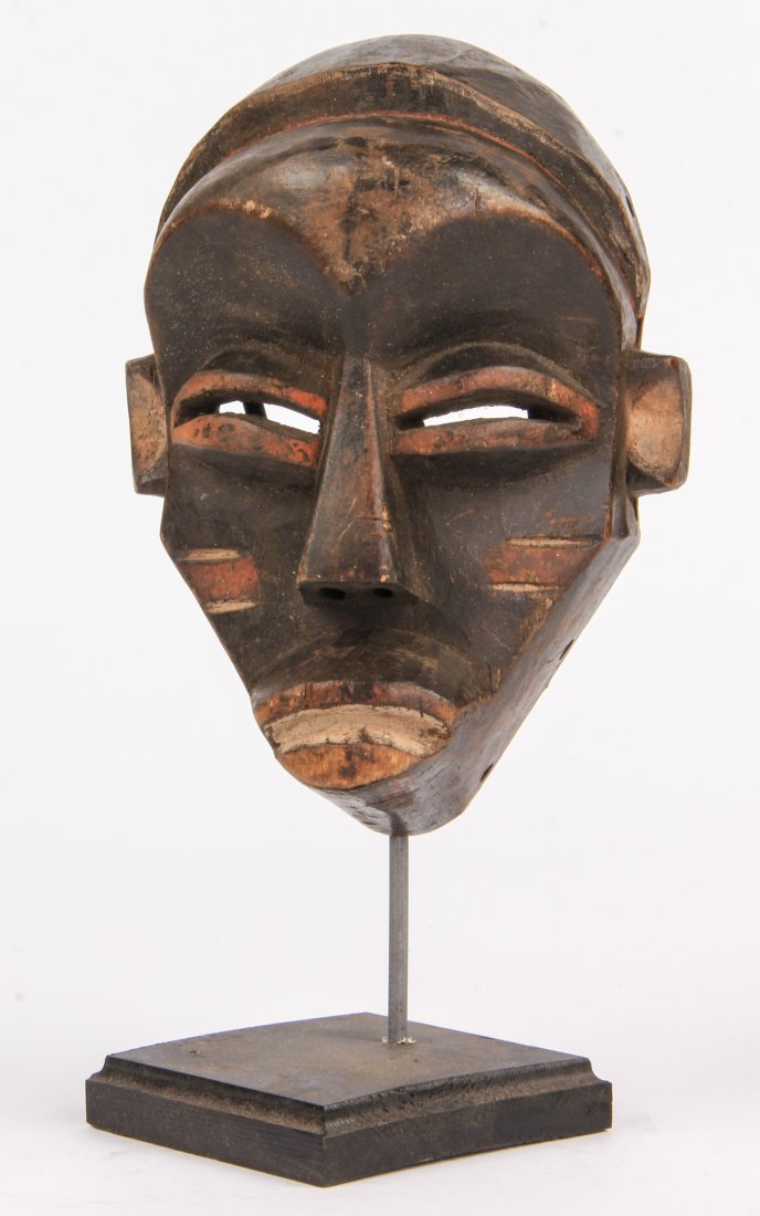 Fine African Pende Mask: Fine African Pende Mask. Carved and painted wood. Size: 8" x 6" x 3". Provenance: Private East Coast Collection.