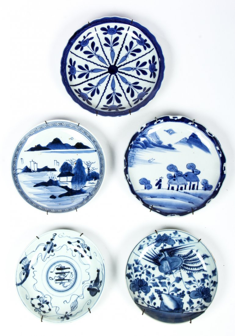 Group of 5 Chinese flow blue plates: Group of 5 Chinese flow blue plates. Size: various.