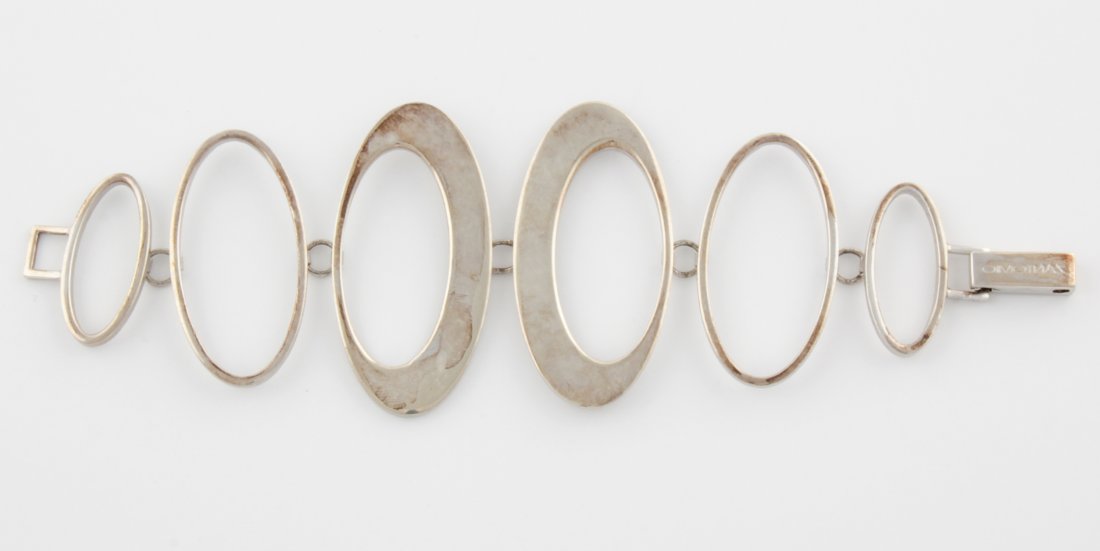 Giuseppe Santomio High-Design Sterling Silver Bracelet: Giuseppe Santomio High-design Sterling Silver Bracelet with oversized elliptical ovals graduating from the center back to clasp. Great Clasp and Great Quality marked Italy 925. 7.5"L (19 cm). 57.9 g. 