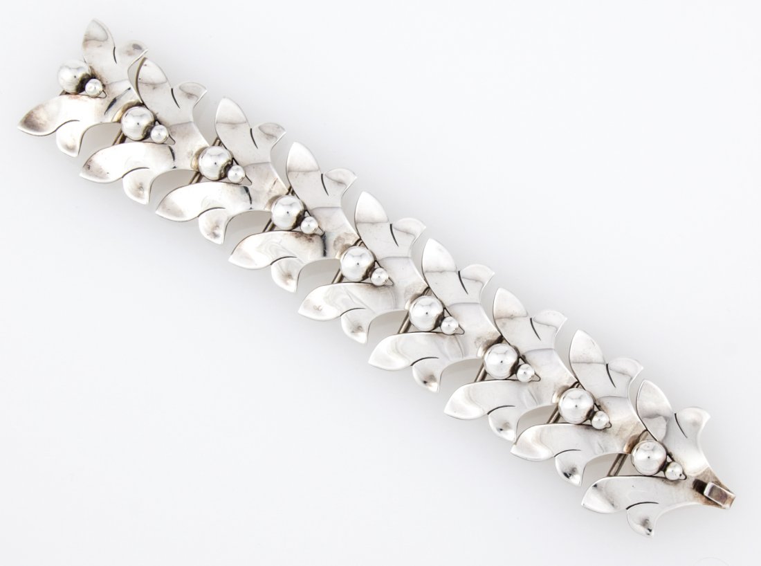 Georg Jensen USA Silver Bracelet marked Sterling 117: Georg Jensen USA Silver Bracelet marked Sterling 117. 7"L (18 cm). Weight: 54.4 g. Since 1937, the The Silver Shop of Princeton, NJ was located at 59 Palmer Square West.