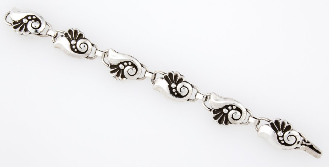 LaPaglia Silver Bracelet marked Sterling: LaPaglia Silver Bracelet marked Sterling. 8"L (20 cm). Weight: 48.9 g. Since 1937, the The Silver Shop of Princeton, NJ was located at 59 Palmer Square West.