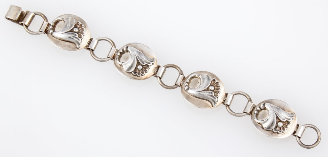 Georg Jensen USA Silver Bracelet by Walter Meyer: Georg Jensen USA Silver Bracelet by Walter Meyer marked Sterling. 7.75"L (20 cm). Weight: 60.3 g. Since 1937, the The Silver Shop of Princeton, NJ was located at 59 Palmer Square West.