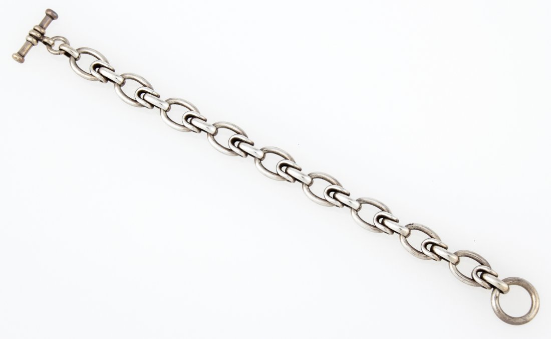 Sterling Silver Bracelet with Toggle Clasp marked 925: Sterling Silver Bracelet with Toggle Clasp marked 925. 7.5"L (19 cm). Weight: 31.2 g. Since 1937, the The Silver Shop of Princeton, NJ was located at 59 Palmer Square West.
