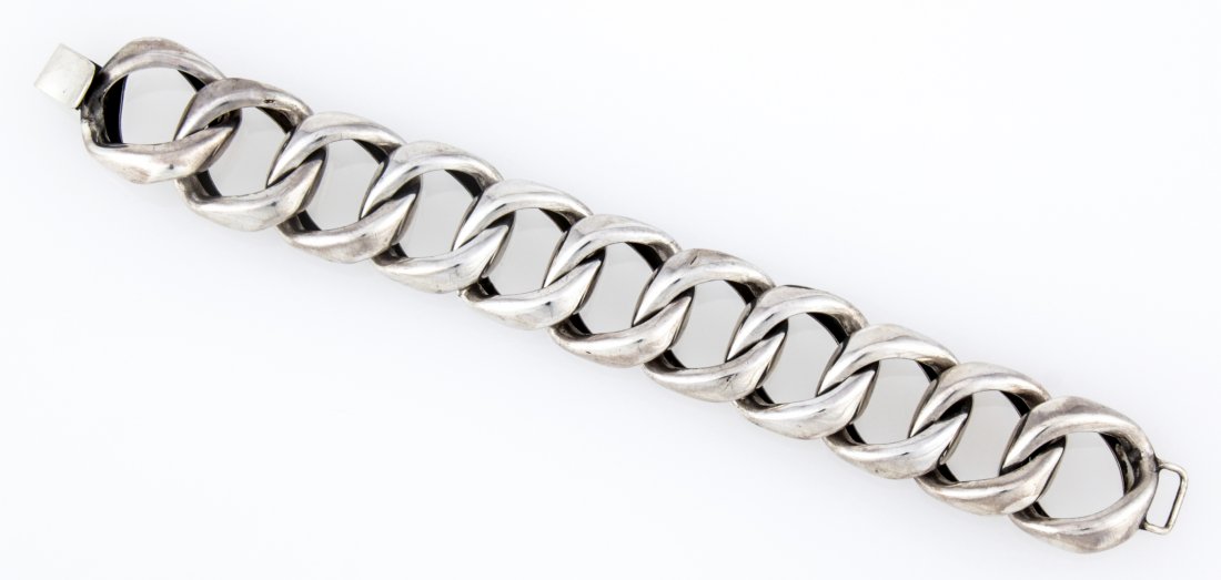 Parenti Silver Bracelet marked Sterling: Parenti Silver Bracelet marked Sterling. 7"L (18 cm). Weight: 43.5 g. Since 1937, the The Silver Shop of Princeton, NJ was located at 59 Palmer Square West.