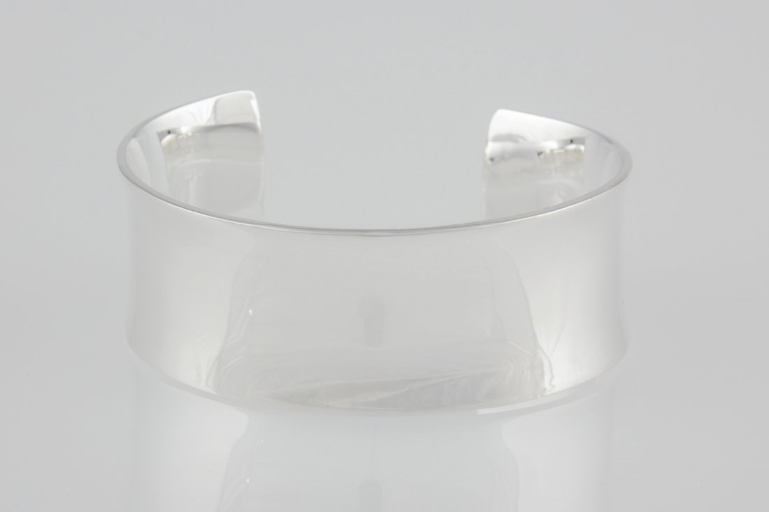 Sterling Silver Cuff Bracelet: Sterling Silver Cuff Bracelet marked 925. Heavy. Opening 2.75" (7 cm). Weight: 62.9 g. Since 1937, the The Silver Shop of Princeton, NJ was located at 59 Palmer Square West.