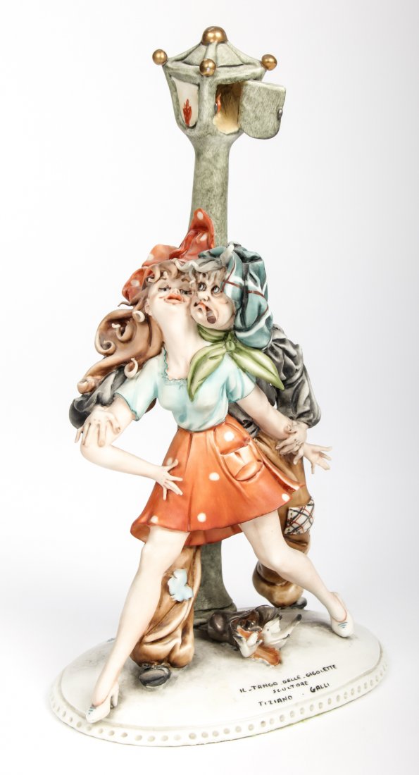 Tiziano Galli for Capodimonte Figural Group, Lamppost: Tiziano Galli for Capodimonte Figural Group with Hugging Couple in front of a Lamppost. Size: 11" x 6.5" x 4.25" (28 x 17 x 11 cm).