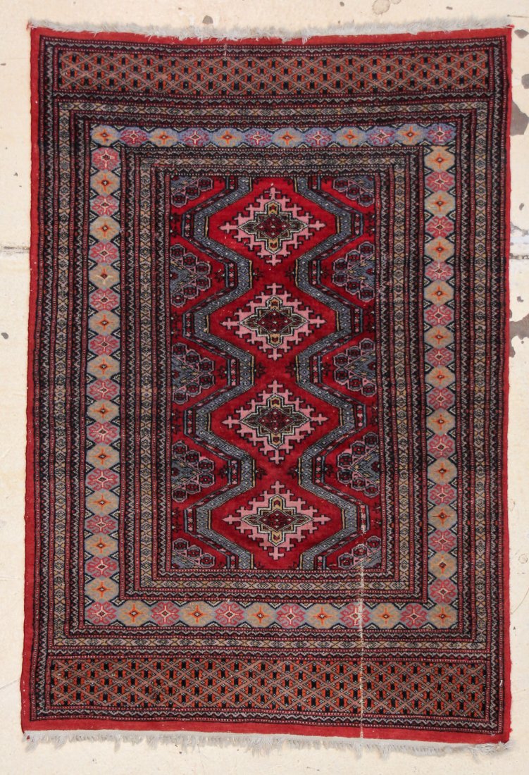 Pakistan Bokhara: 3'2" x 4'8" (97 x 142 cm): Pakistan Bokhara. Size: 3'2" x 4'8" (97 x 142 cm).