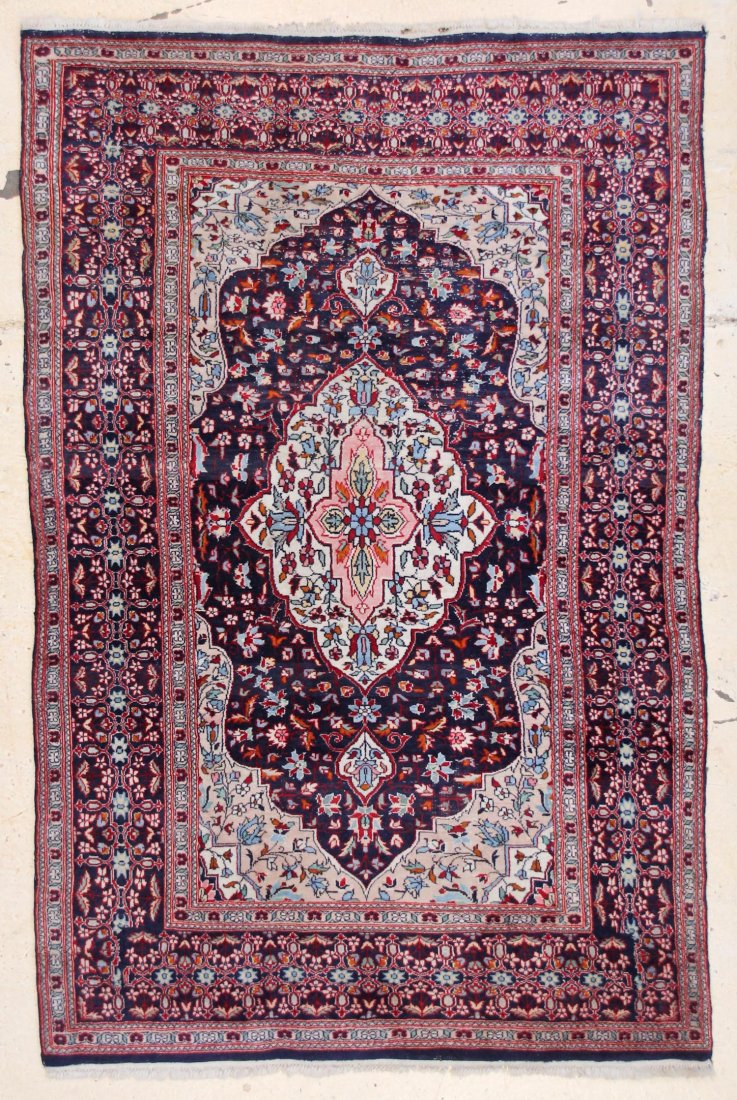 Indian Persian Style Rug: 4'6" x 6'10" (63 x 97 cm): Indian Persian Style Rug. Size: 4'6" x 6'10" (63 x 97 cm).