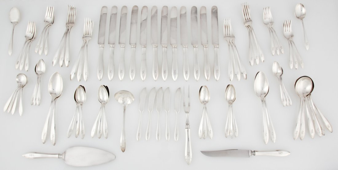 Community Silver Plate Flatware Service: Community Silver Plate Flatware Service. Set includes 12 Dinner Knives, Pie Server, 5 Butter Knives, 2Pc Carving Set, 12 dinner Forks, 12 Salad Forks, 4 Serving Spoons, 6 Soup Spoons, 12 Teaspoons, 6 