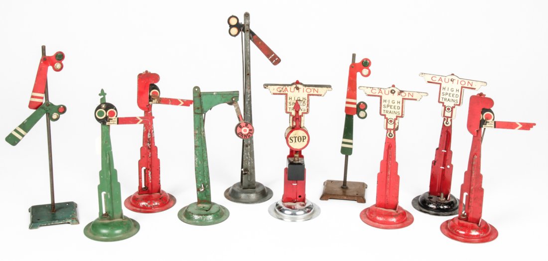 Collection of Vintage Scale Model Train Accessories: Collection of Vintage Scale Model Train Accessories. Consisting of early manual signals from Lionel and American Flyer. Size: Largest measures 11" x 2.75" x 2.75" (28 x 7 x 7 cm)