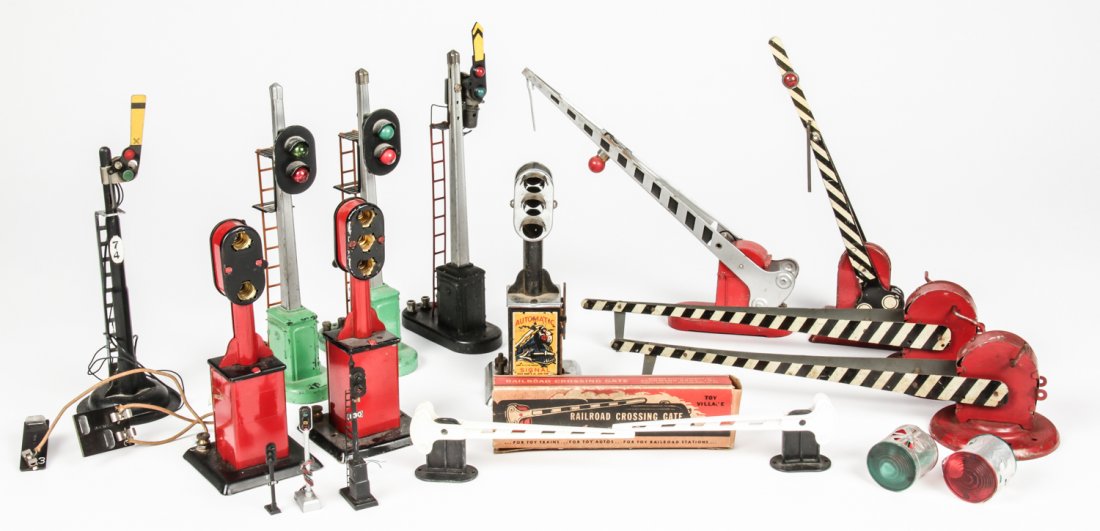 Collection of Vintage Scale Model Train Accessories: Collection of Vintage Scale Model Train Accessories. Consisting of signals and gates from Lionel and American Flyer. Size: Largest measures 3" x 12" x 3" (8 x 30 x 8 cm)
