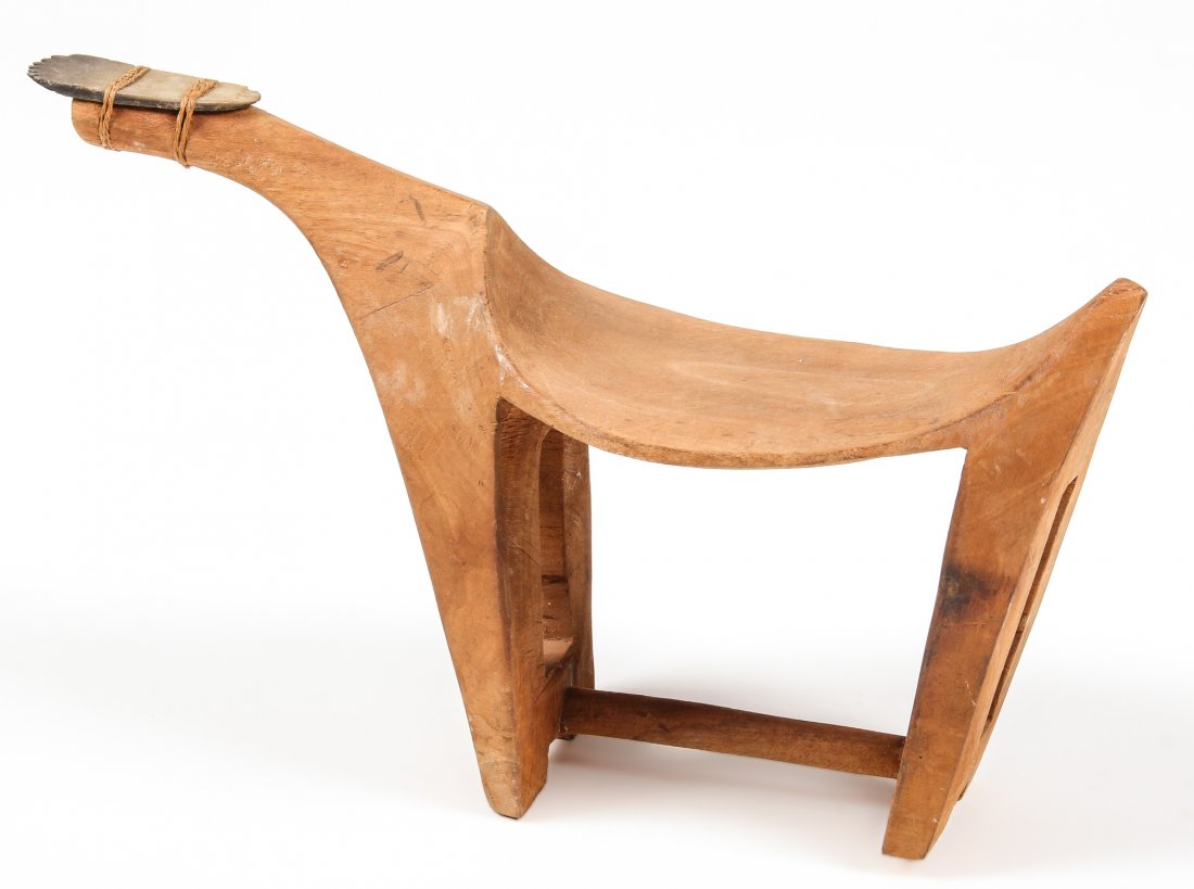 Oceanic Tribal Carved Wood Headrest: Tribal Carved Wood Headrest with Shell scraper. Size: 7" x 11" x 4.5" (18 x 28 x 11 cm).