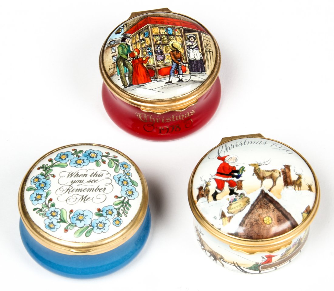 3 Cartier Pill Boxes: 3 Cartier Pill Boxes. Size: 1.25" x 1.75"D, 3 x 4 cm (largest). Provenance: Estate of Eileen Ford, Tewksbury, New Jersey.