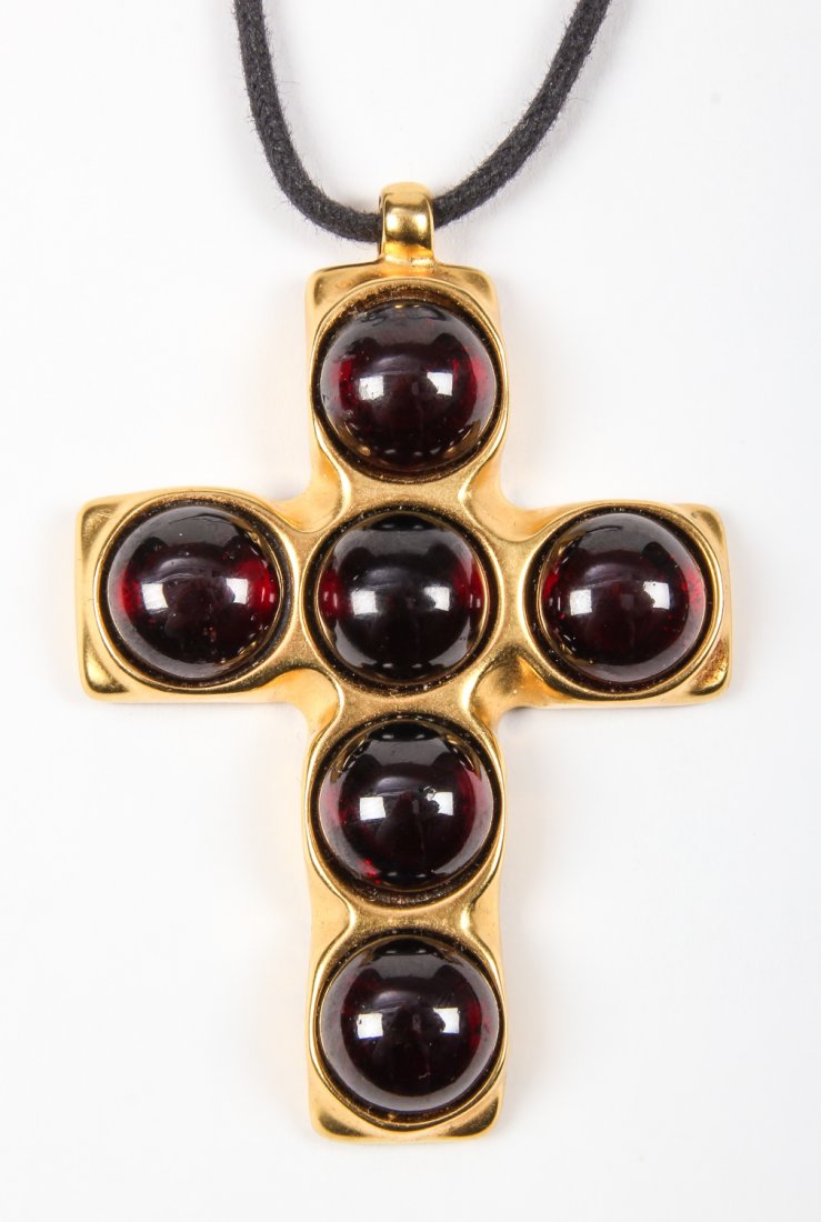 Vintage Robert Lee Morris Cross Pendant Necklace: Vintage Robert Lee Morris Cross Pendant Necklace, Signed. Size: 2.5" x 1.75" (5 x 4 cm). Provenance: Estate of Eileen Ford, Tewksbury, New Jersey.