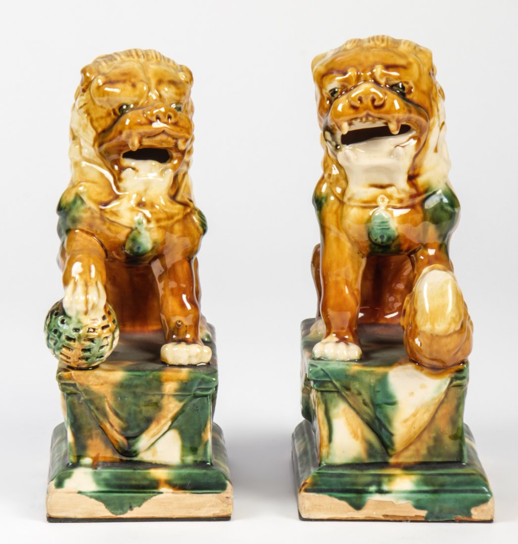 Pair of Chinese Sancai Glazed Foo Dogs: Pair of Chinese Sancai Glazed Foo Dogs. Size: 10" x 4" x 6", 25 x 10 x 15 cm (each).