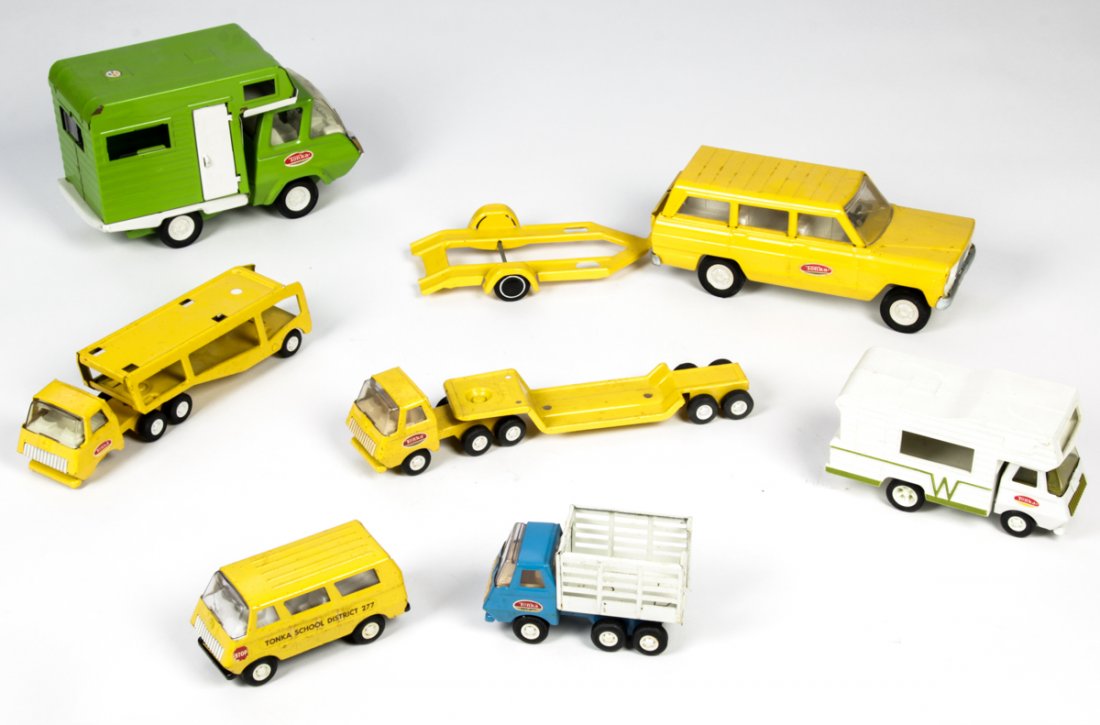 Lot of Vintage Tonka Toy Trucks: Lot of Vintage Tonka Toy Trucks. Size: larger camper 5" x 8.5" x 4" (12.5 x 22 x 10 cm).