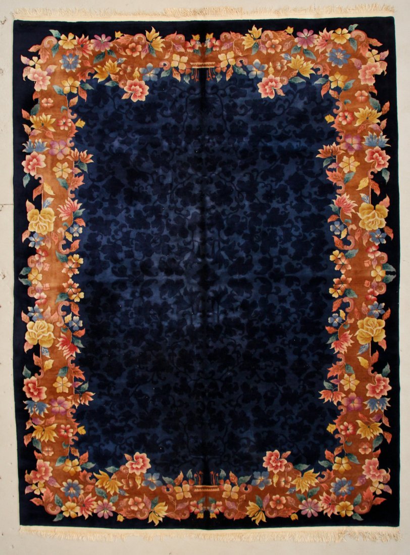 Semi-Antique Chinese Art Deco Rug: 9' x 12' (274 x 366: Semi-Antique Chinese Art Deco Rug: 9' x 12' (274 x 366 cm).