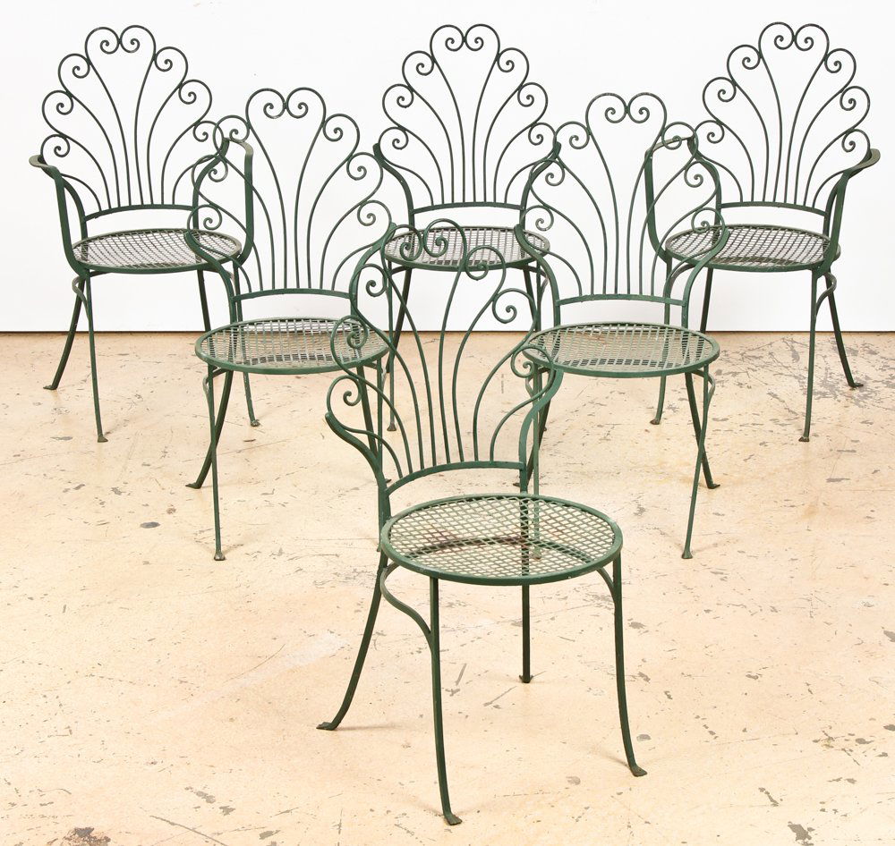 6 Vintage Salterini Style Wrought Iron Dining Chairs: Set of 6 Vintage Salterini Style Wrought Iron Patio Dining Chairs. Consisting of 4 sides and 2 arms. Size: 35" x 21" x 18" (89 x 53 x 46 cm). Philadelphia Estate.