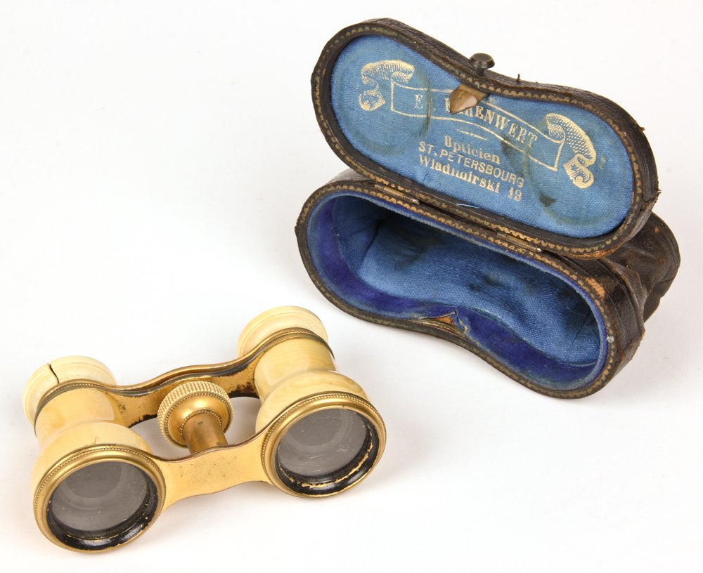 Antique Russian Opera Glasses: Antique Imperial Russian Opera Glasses, with original fitted leather case. Size: 2" x 4" x 1.75" (5 x 10 x 4 cm).