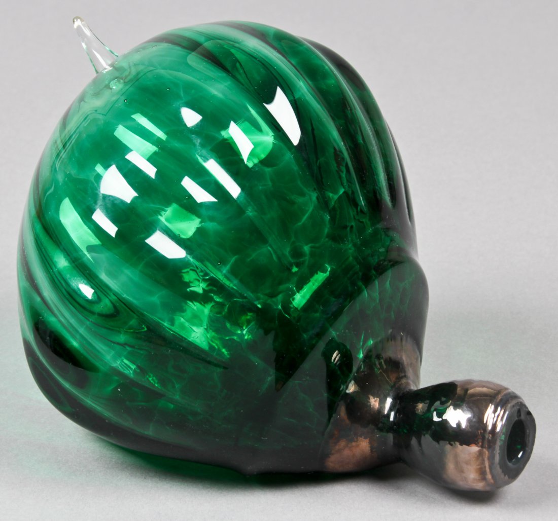 Dale Chihuly (American, b. 1941) Green Aerial Art Glass: Dale Chihuly (American, b. 1941) Green Aerial Art Glass Balloon, signed, Pilchick XXV 354/400. Size: 6" x 7.5" x 8" (15 x 19 x 20 cm).