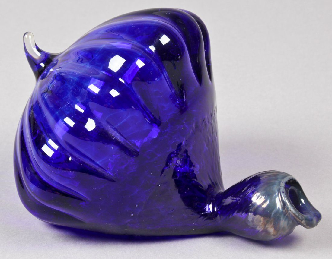 Dale Chihuly (American, b. 1941) Blue Aerial Art Glass: Dale Chihuly (American, b. 1941) Blue Aerial Art Glass Balloon, signed, Pilchick XXV 306/400. Size: 6" x 7.5" x 8" (15 x 19 x 20 cm).
