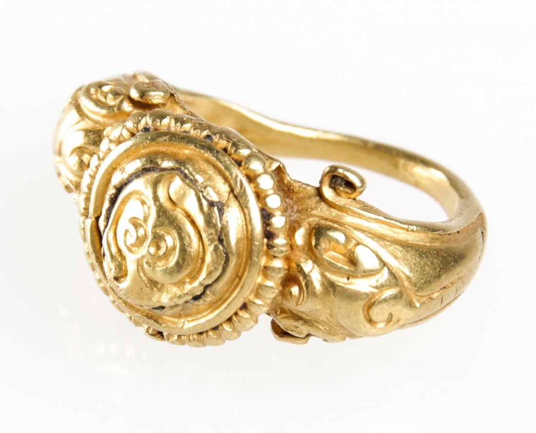 22K Gold Double Omega Ring, Java, XV c. (1 of 4)