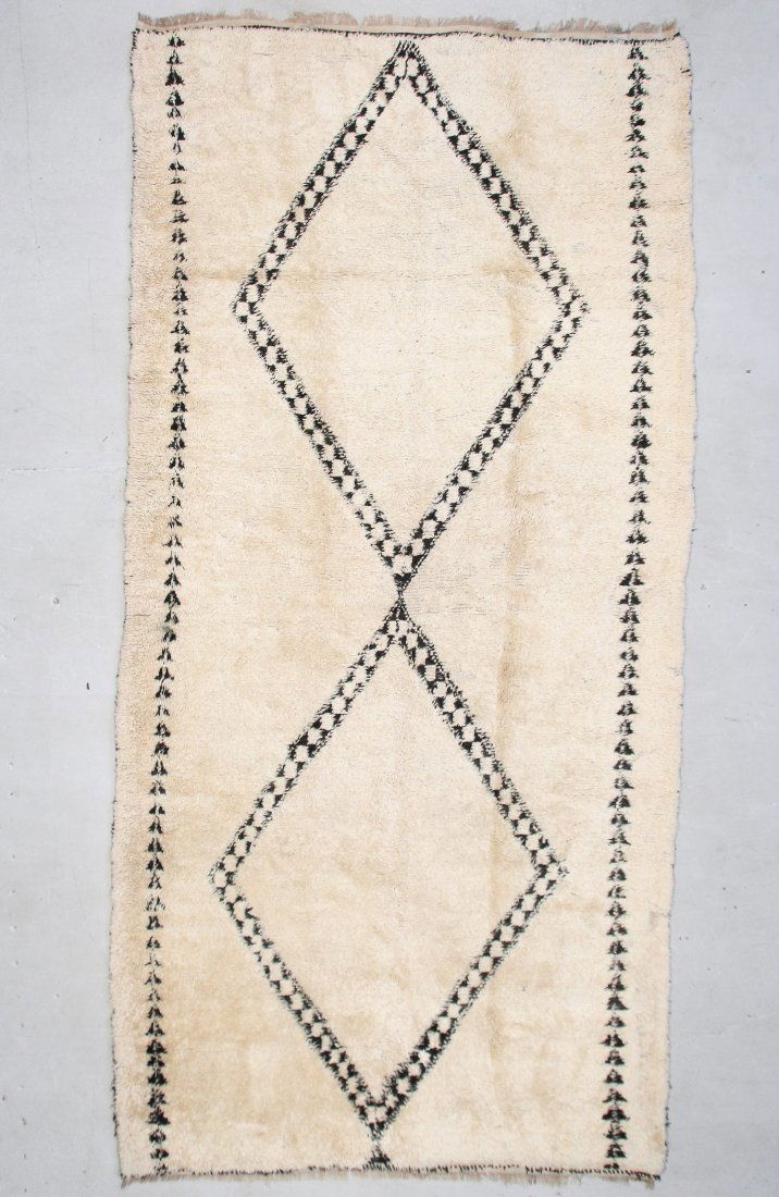 Moroccan Pile Carpet: 6'9" x 13'10" (206 x 422 cm) (1 of 5)