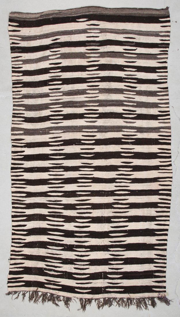 Moroccan Flat Weave Rug: 5'2" x 9'4" (157 x 284 cm) (1 of 4)