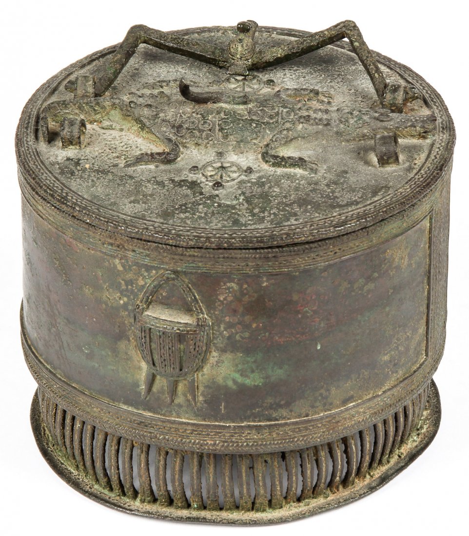 Antique African Ashanti Kuduo Bronze Box: Antique African Ashanti Kuduo Bronze Box. Size: 4.5" x 6" x 6" (11 x 15 x 15 cm).